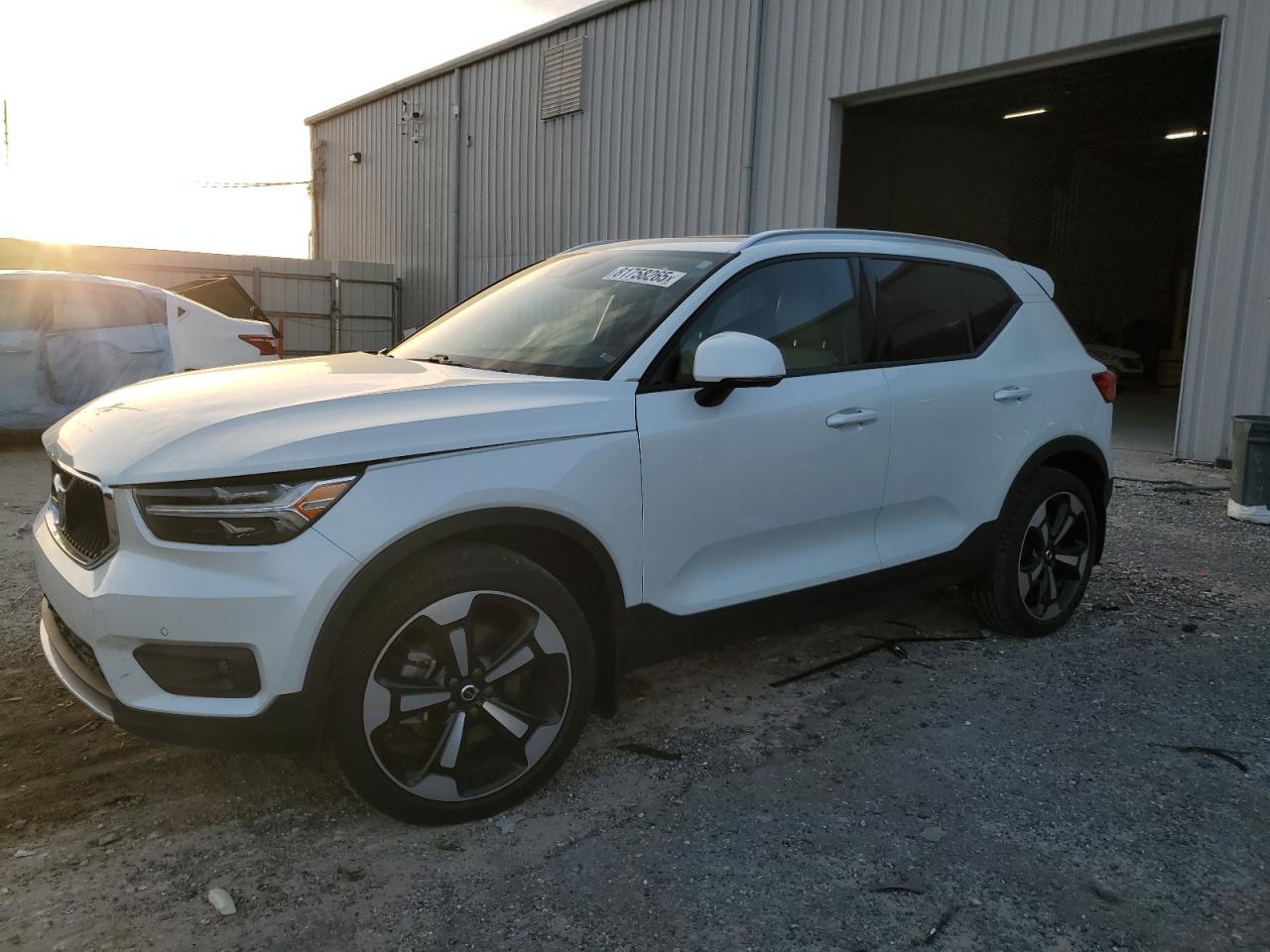 VOLVO XC40 T5 MOMENTUM