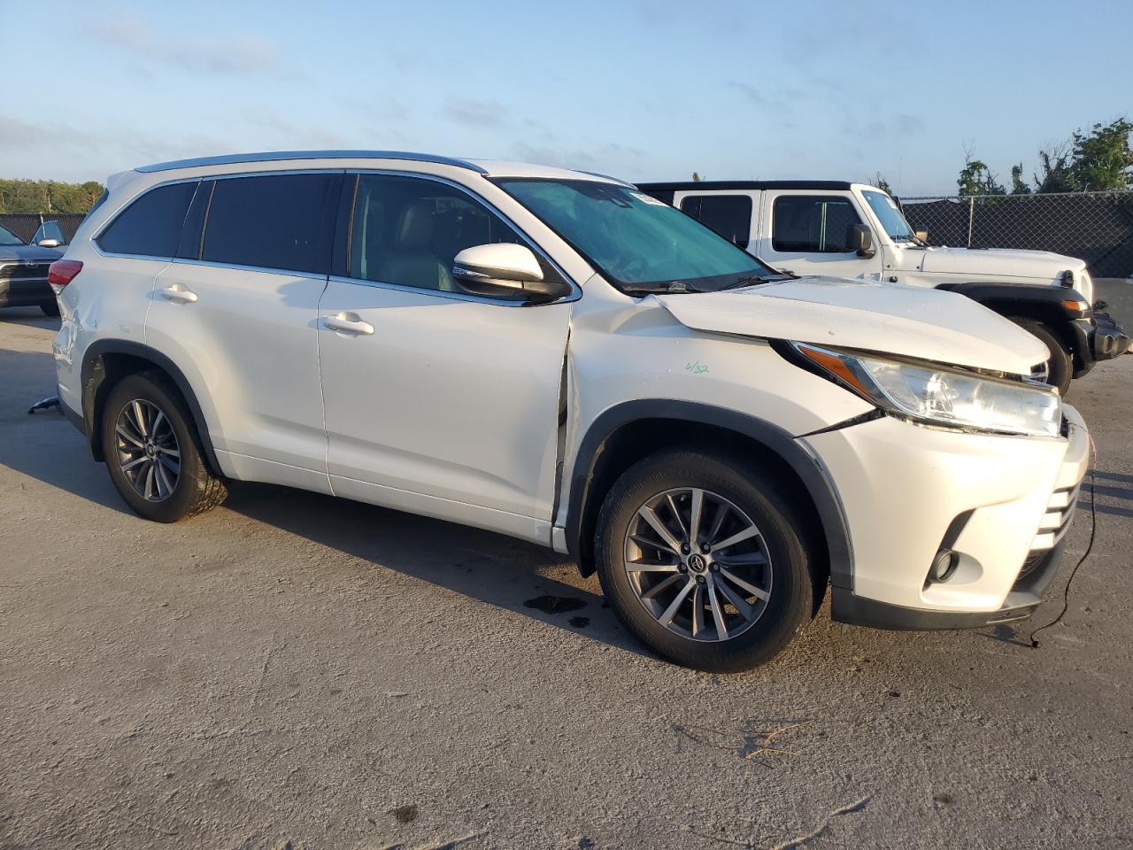 TOYOTA HIGHLANDER SE