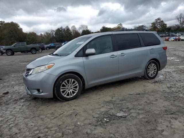 TOYOTA SIENNA XLE