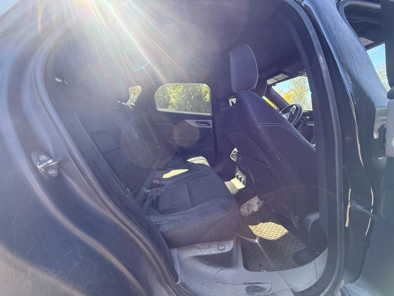 JAGUAR F-PACE R - SPORT