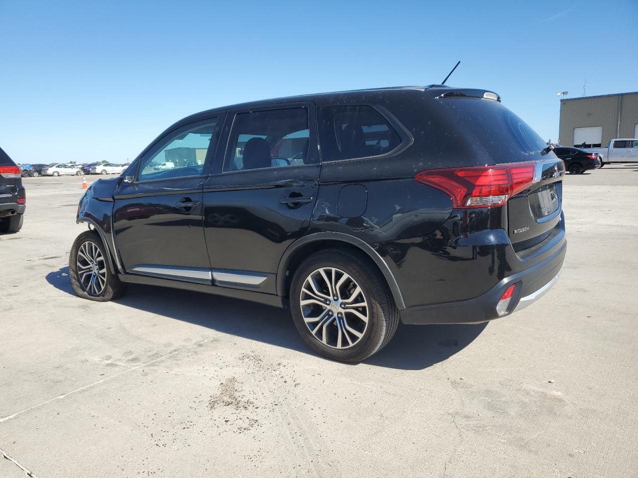 MITSUBISHI OUTLANDER SE