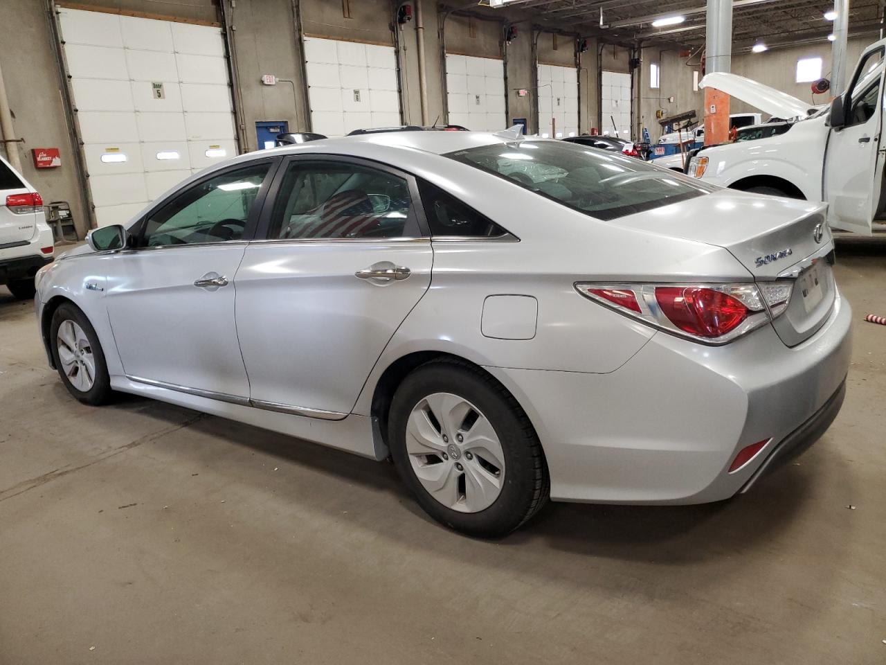 HYUNDAI SONATA HYBRID