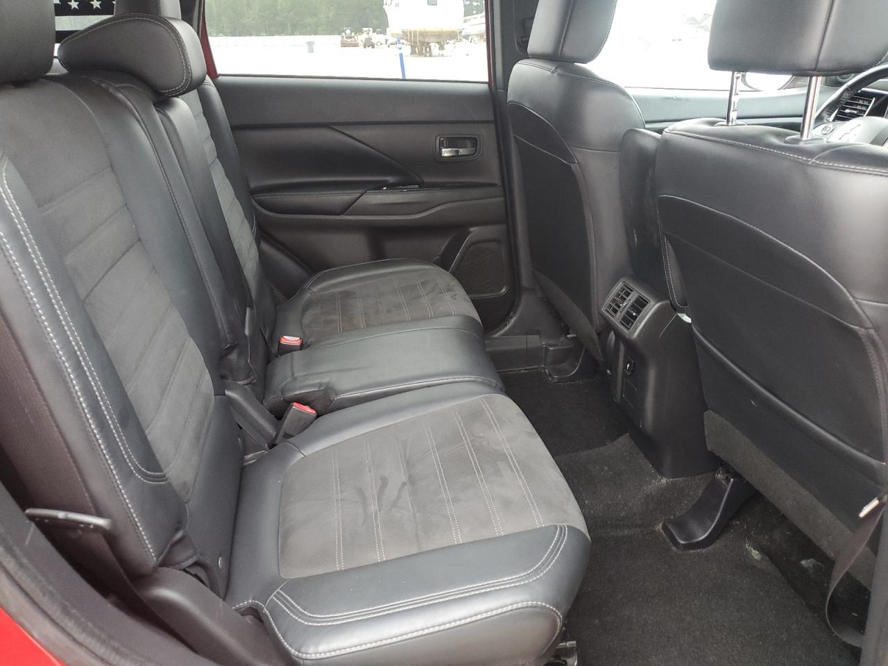 MITSUBISHI OUTLANDER SE