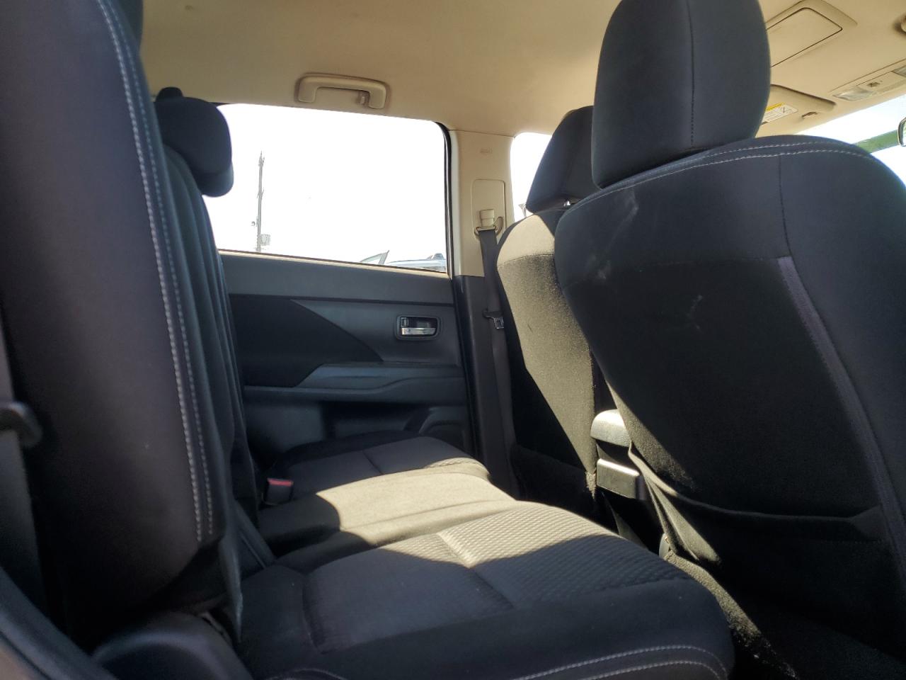 MITSUBISHI OUTLANDER SE