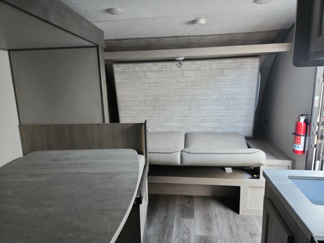 Lot #3296679037 2024 COACH CATALINA