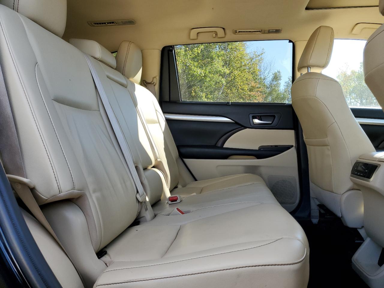 TOYOTA HIGHLANDER SE