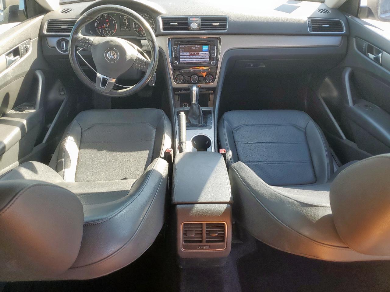 VOLKSWAGEN PASSAT SE