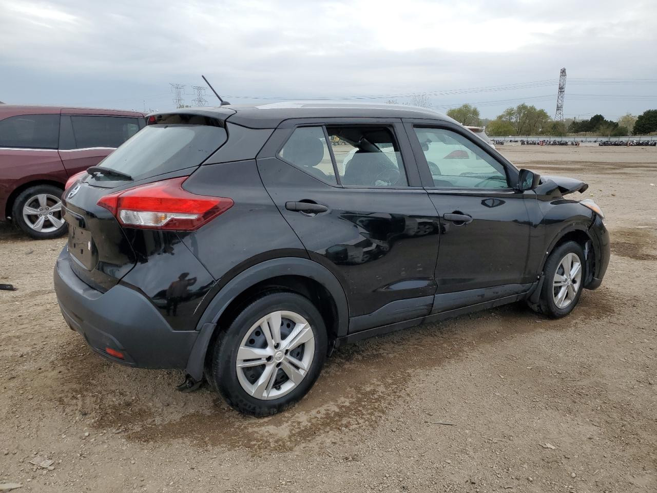 NISSAN KICKS S