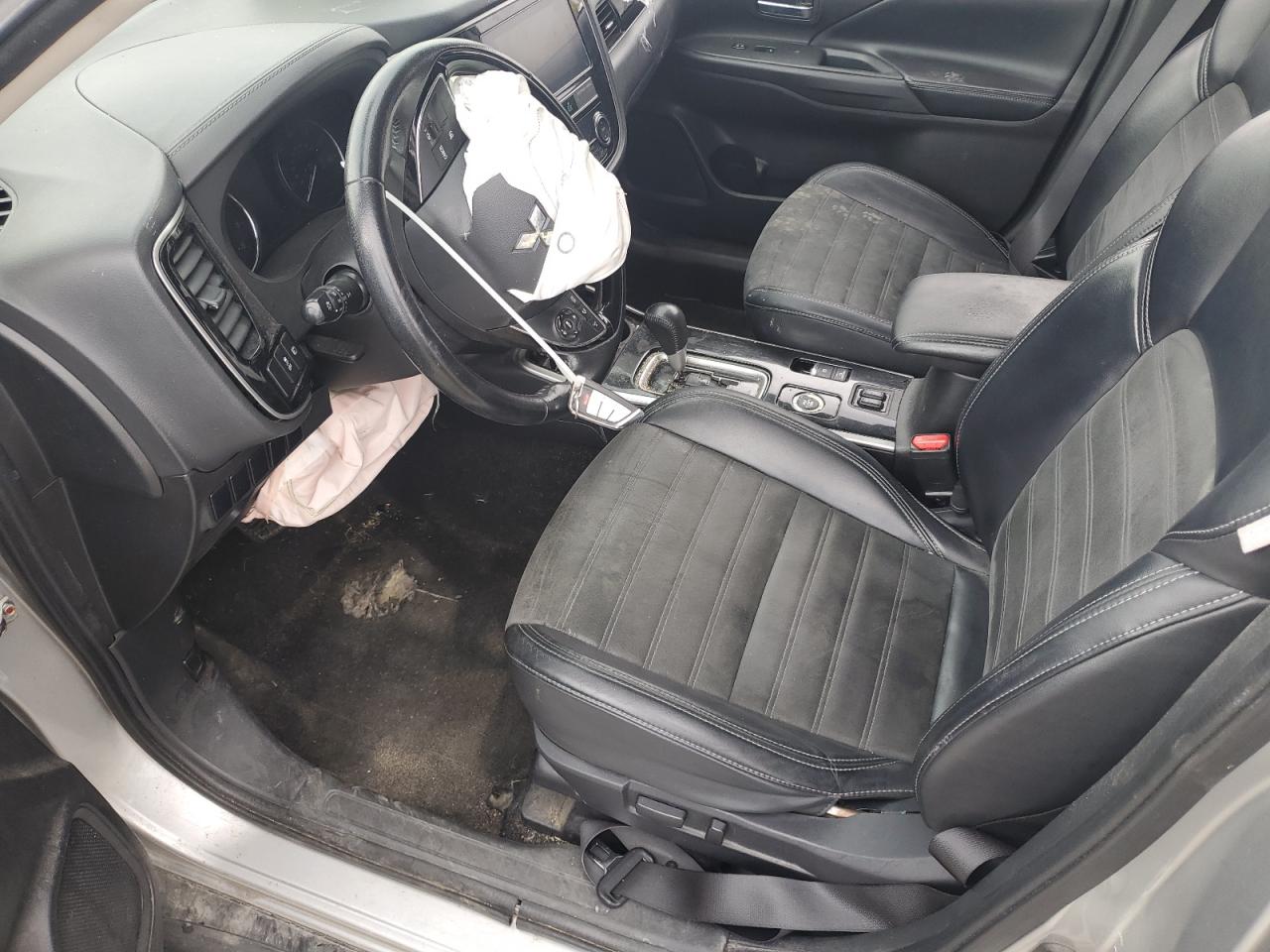 MITSUBISHI OUTLANDER SE