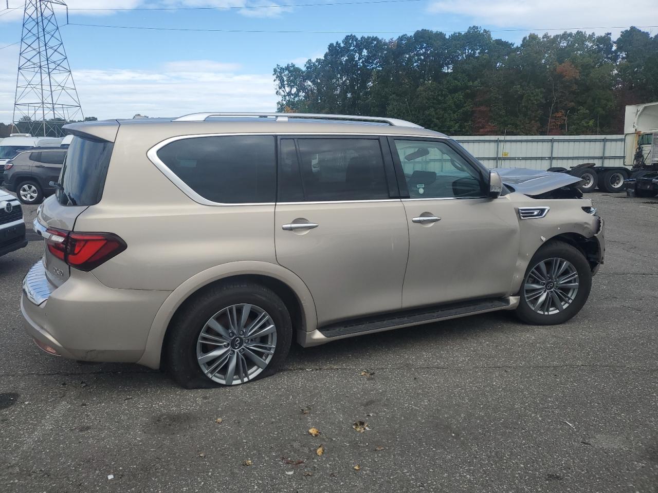 INFINITI QX80 LUXE