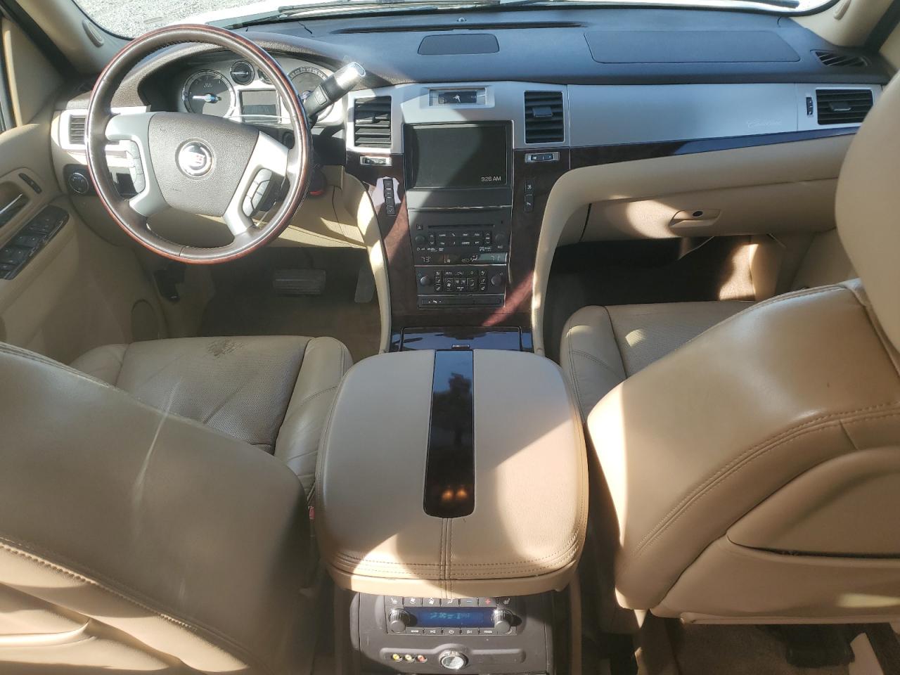 CADILLAC ESCALADE LUXURY