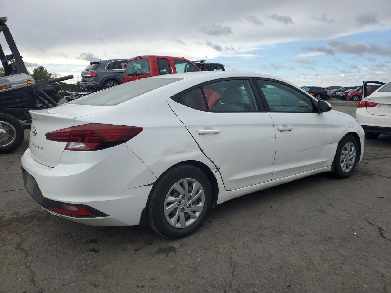 HYUNDAI ELANTRA SE