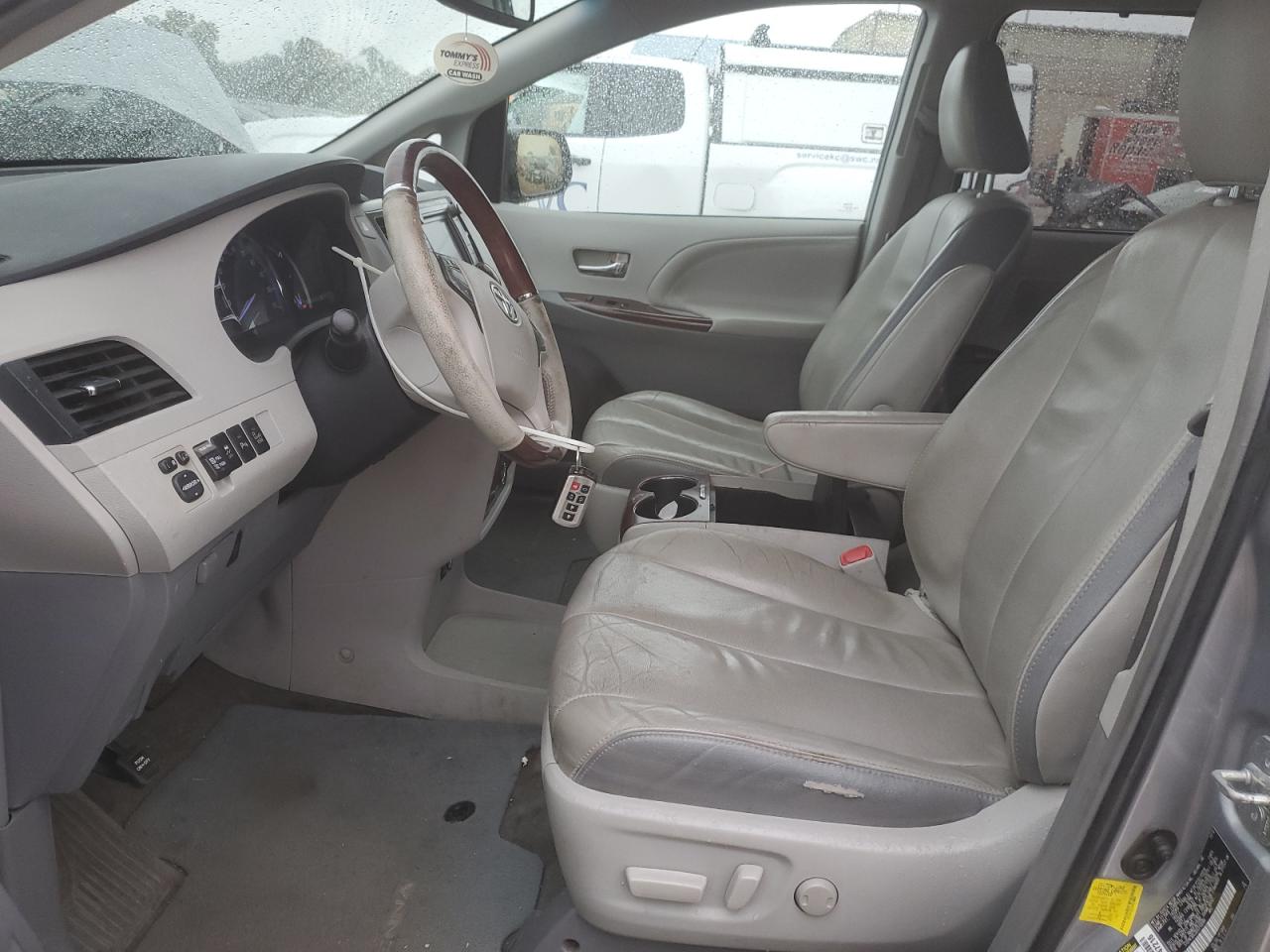 TOYOTA SIENNA XLE