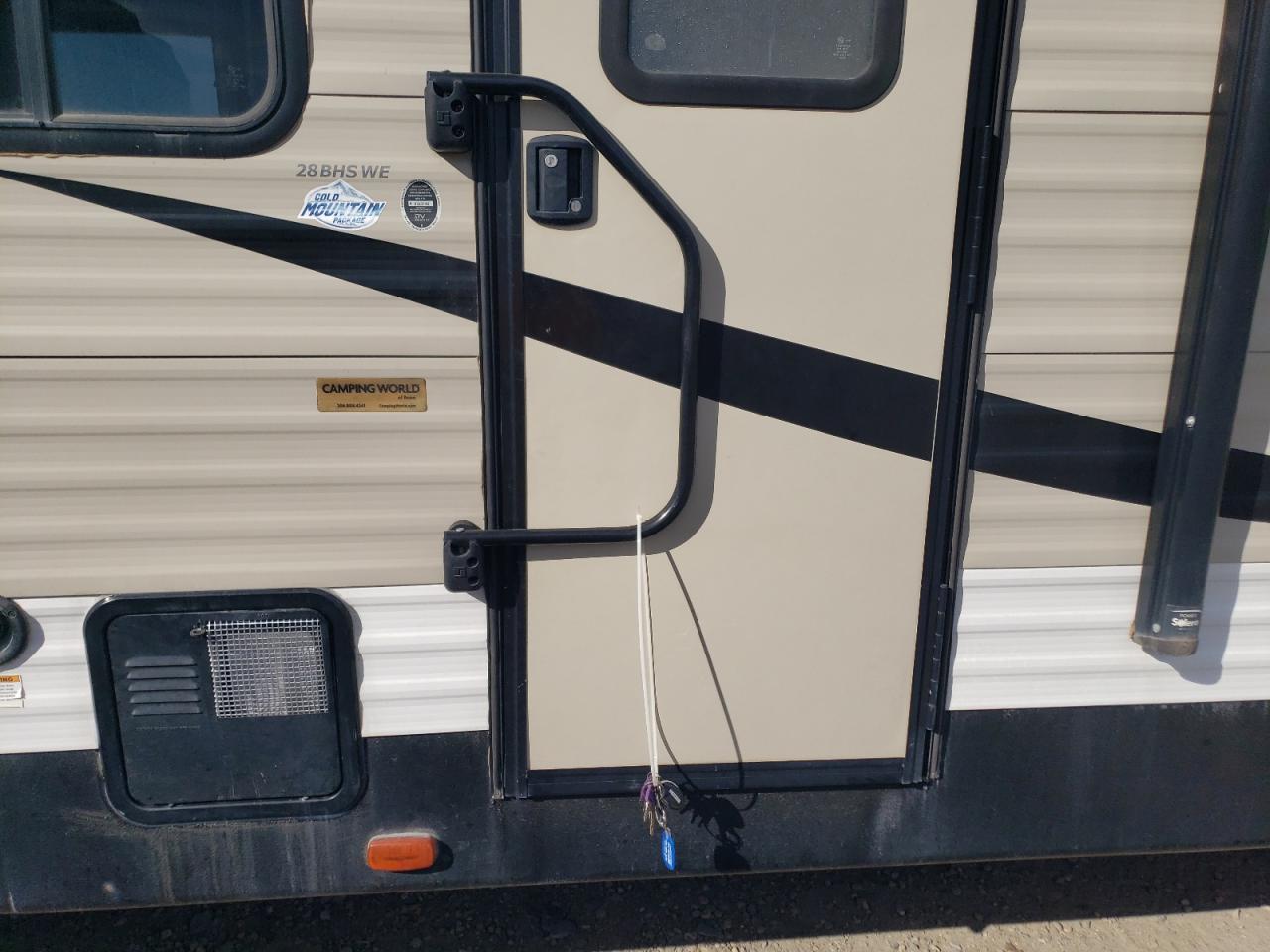 Lot #3278909037 2019 KEYS TON HIDEOU