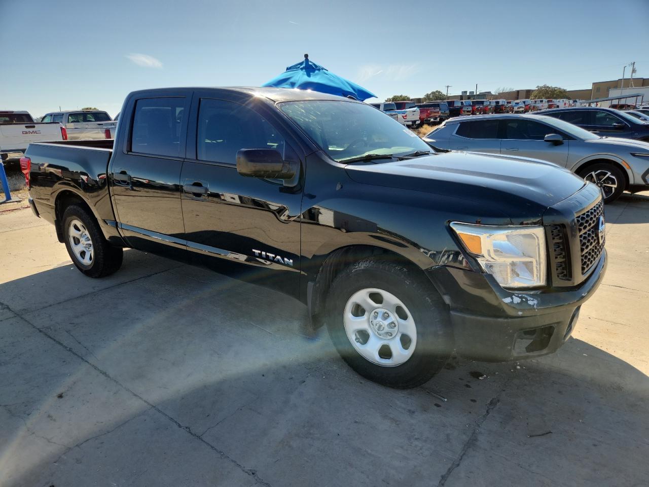 NISSAN TITAN S