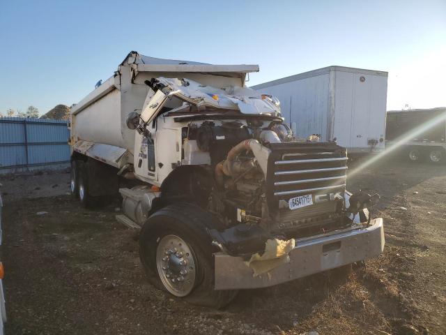 Global Auto Auctions: 2006 MACK 700 CV700