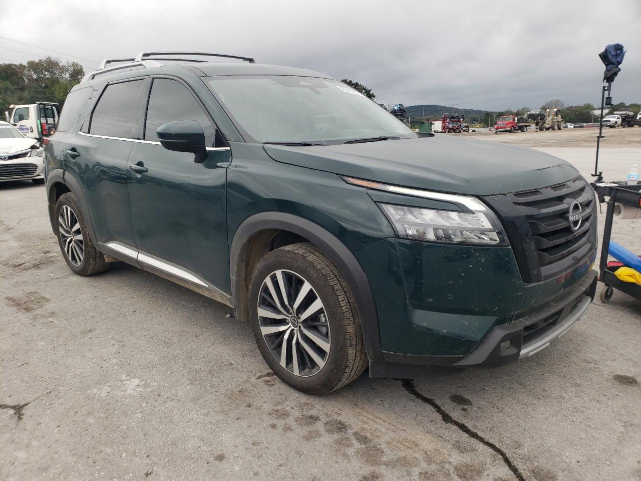 NISSAN PATHFINDER PLATINUM