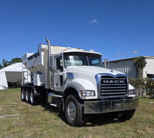 Global Auto Auctions: 2016 MACK 700 GU700