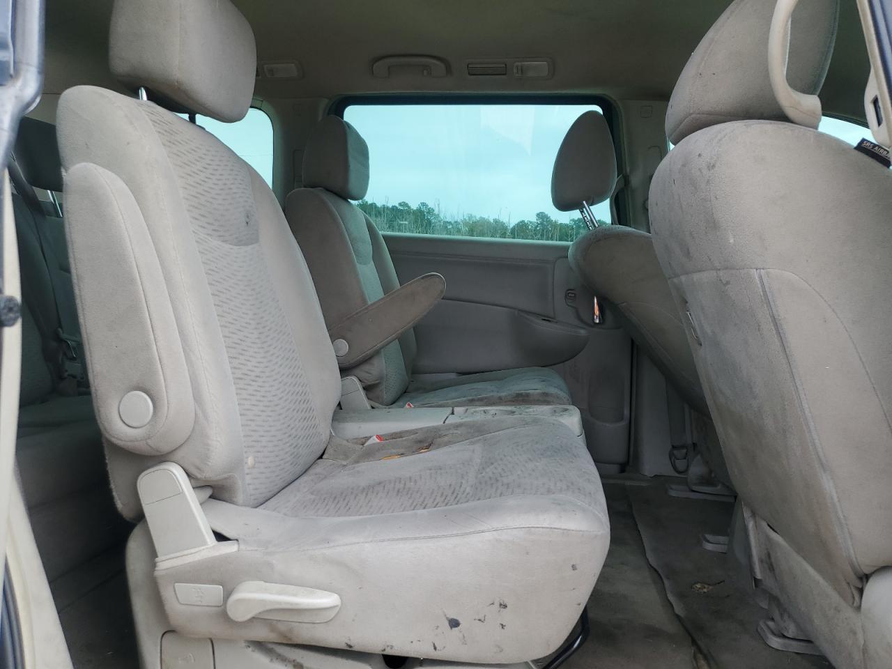 NISSAN QUEST S
