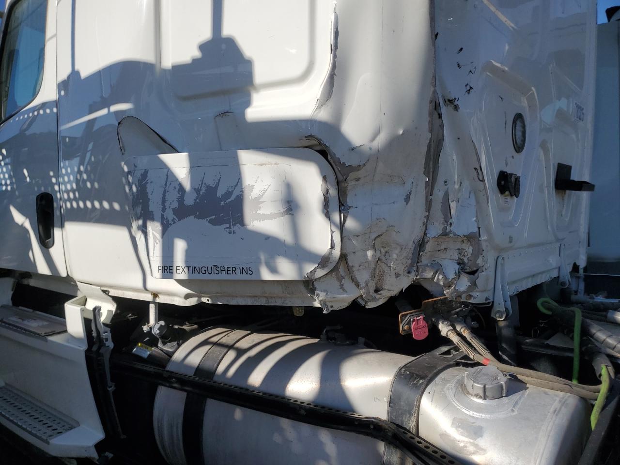 Lot #3302084121 2023 FREIGHTLINER CASCADIA 1