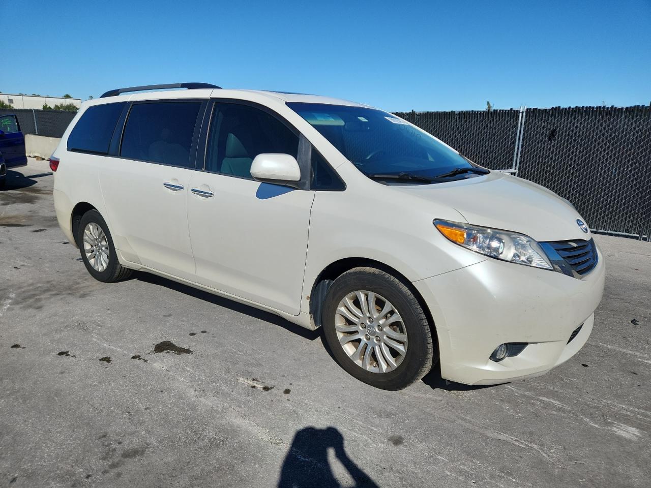 TOYOTA SIENNA XLE