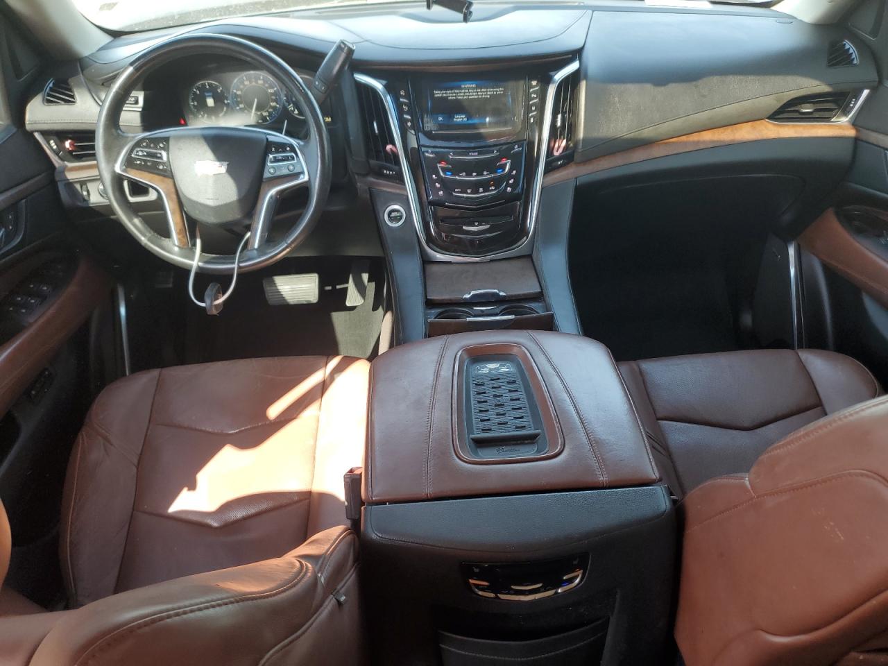 CADILLAC ESCALADE LUXURY