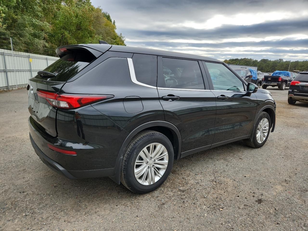 MITSUBISHI OUTLANDER ES
