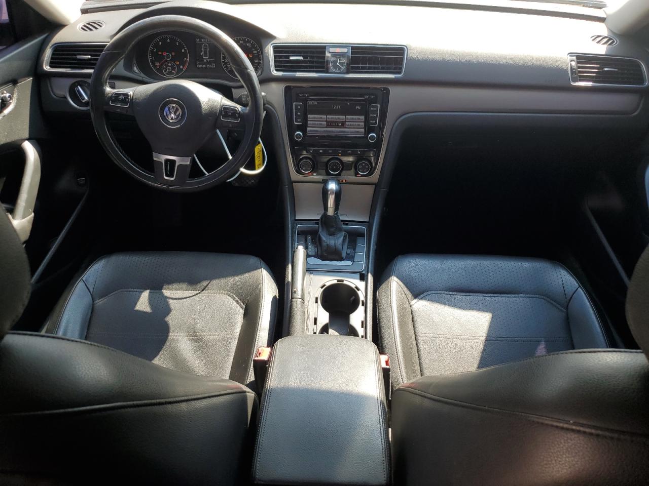 VOLKSWAGEN PASSAT SE