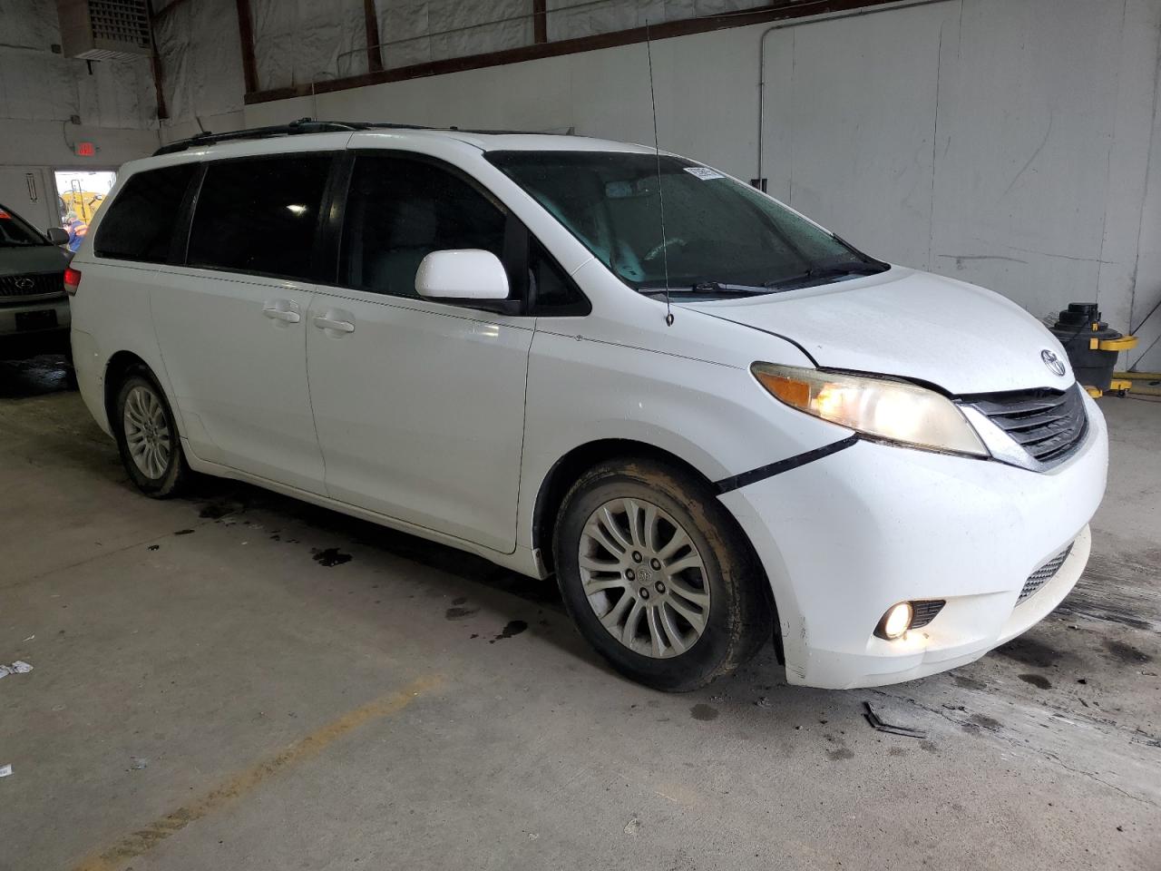 TOYOTA SIENNA XLE