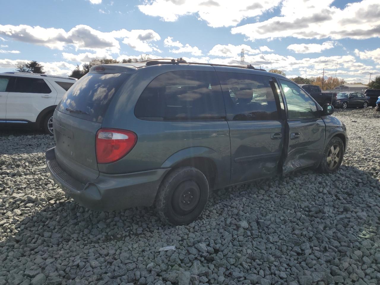 Lot #3290128283 2005 DODGE GRAND CARA