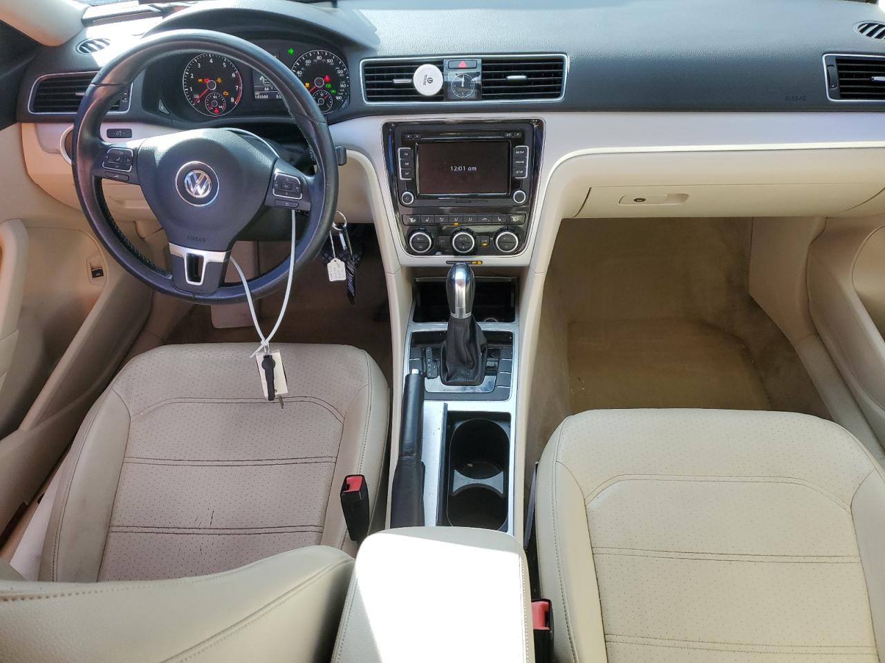 VOLKSWAGEN PASSAT SE