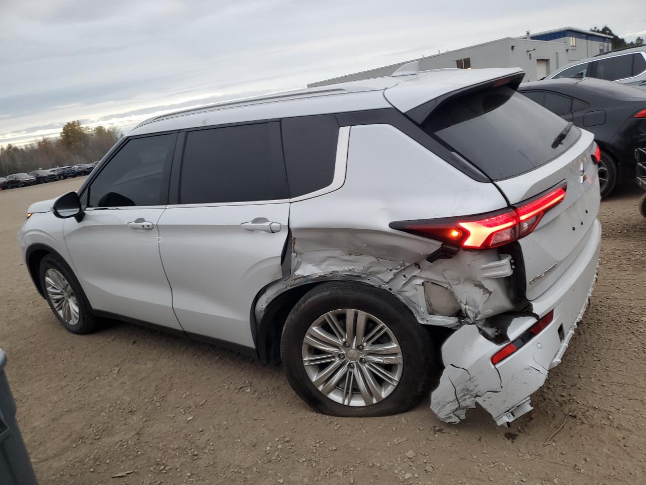 MITSUBISHI OUTLANDER SE