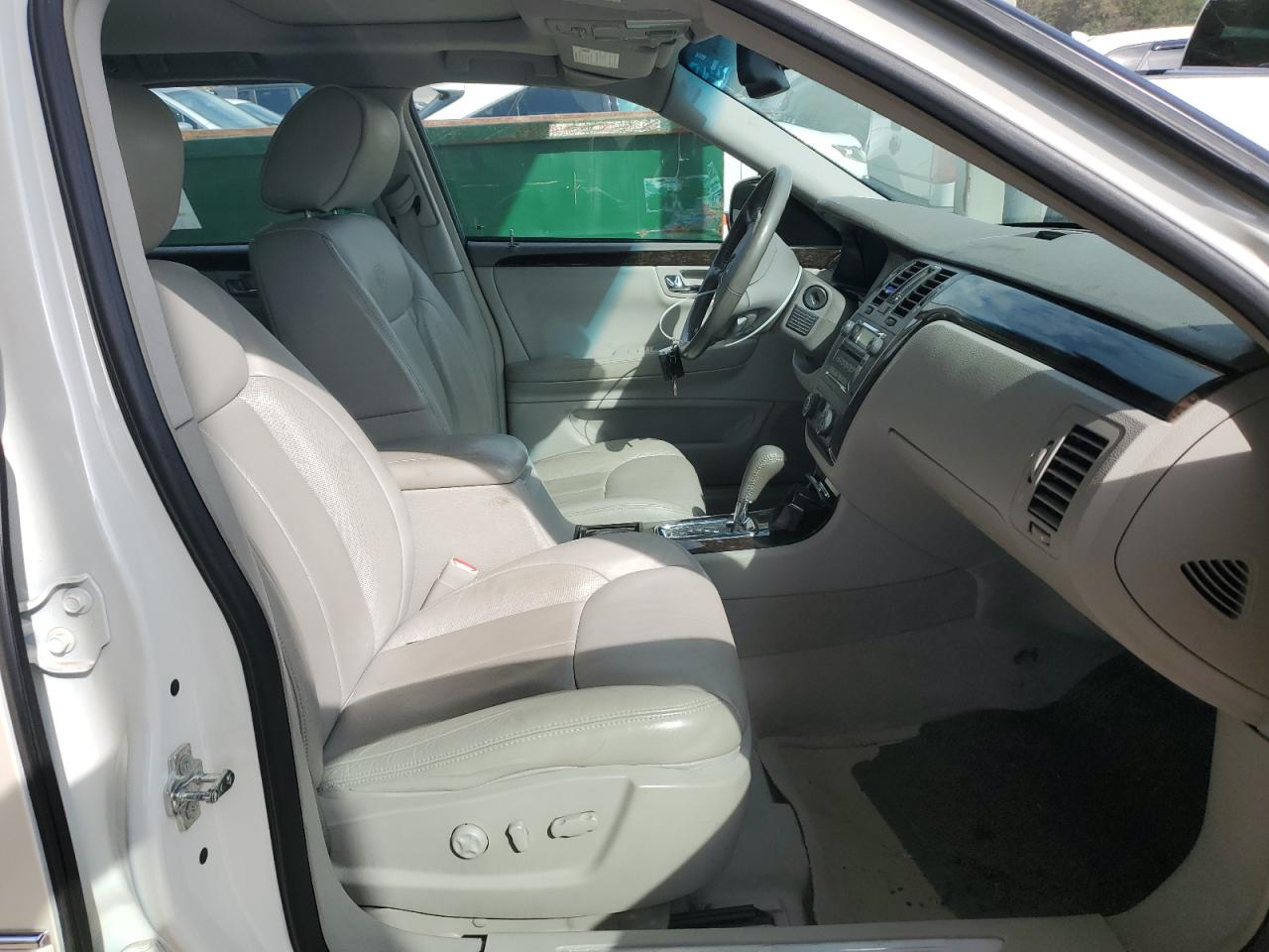 CADILLAC DTS LUXURY COLLECTION