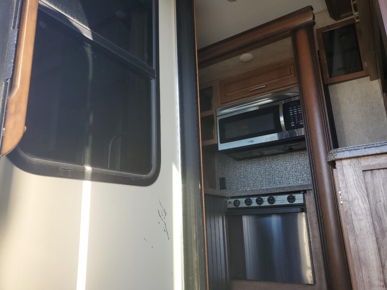 Lot #3297077526 2016 KYRV MONTANA FI