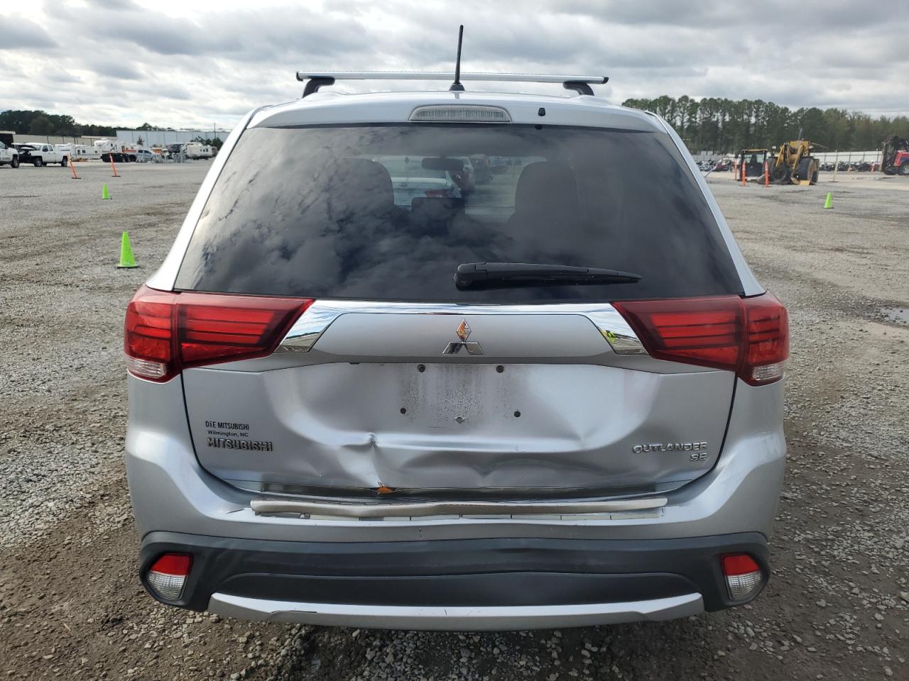 MITSUBISHI OUTLANDER SE