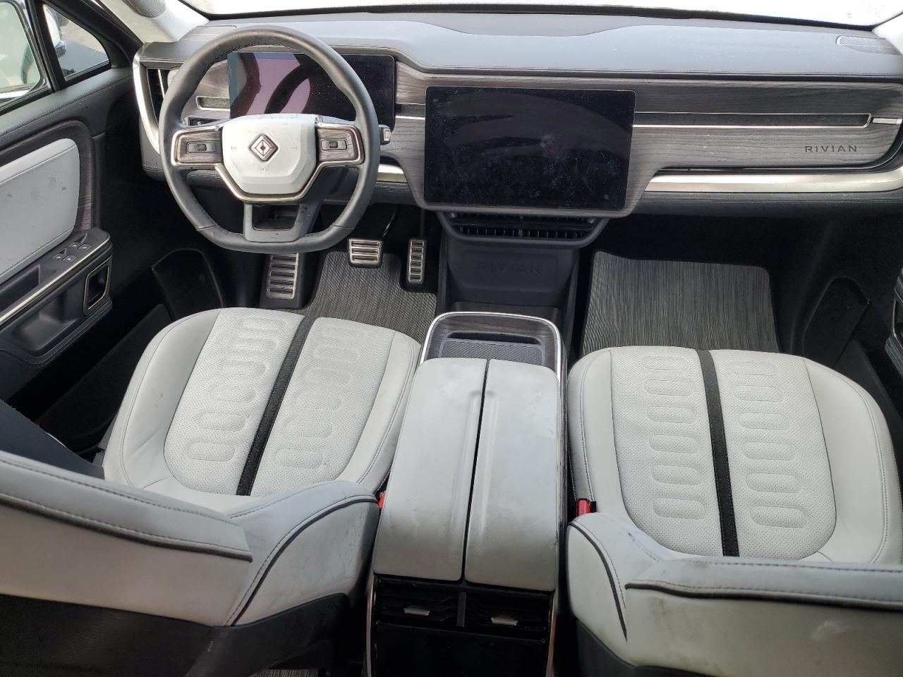 RIVIAN R1S ADVENTURE