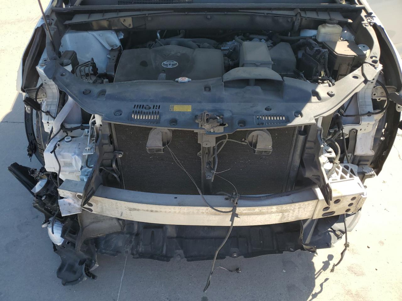 TOYOTA HIGHLANDER SE