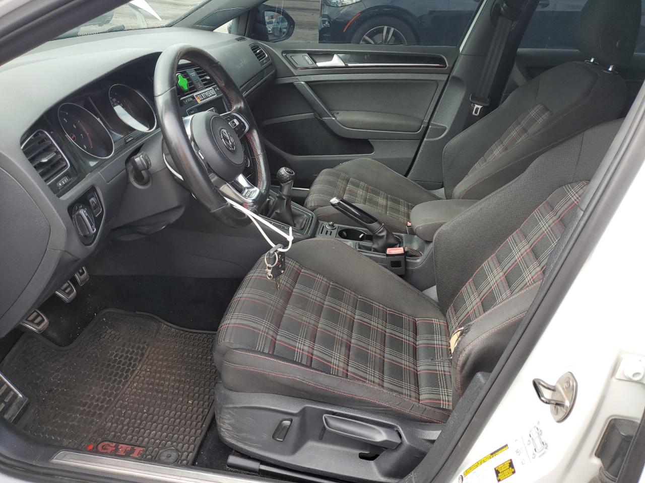 VOLKSWAGEN GOLF GTI S