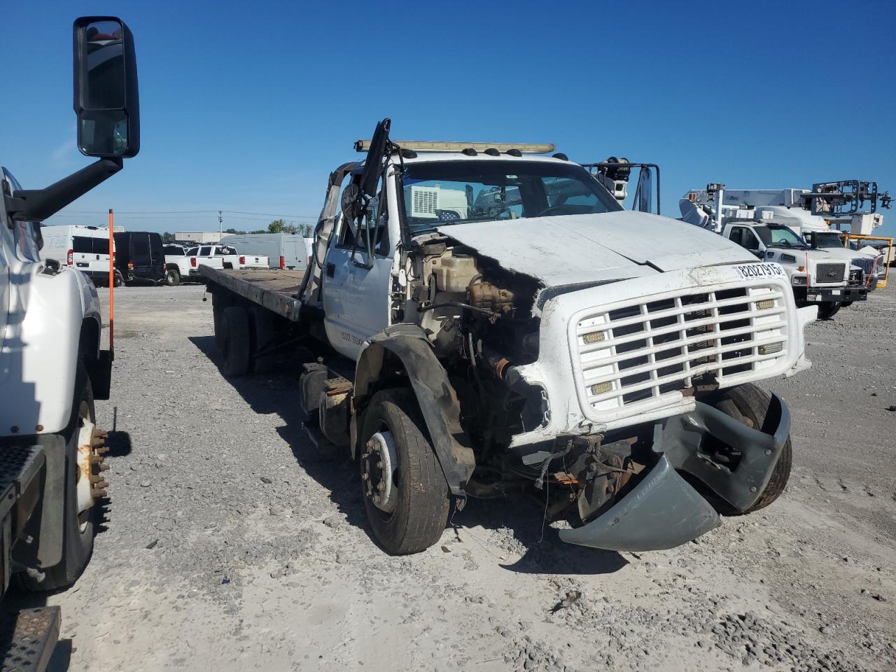 Lot #3302823907 2002 CHEVROLET C6500