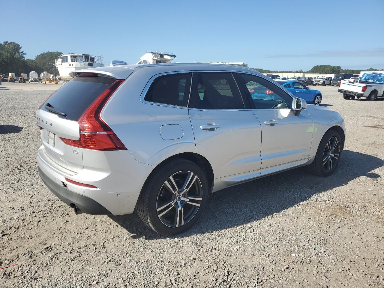 VOLVO XC60 T5 MOMENTUM