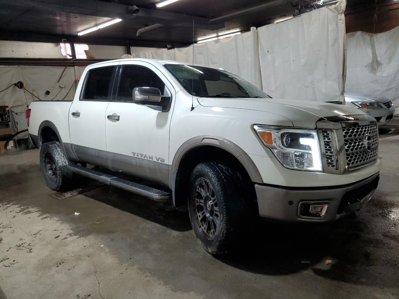NISSAN TITAN SV