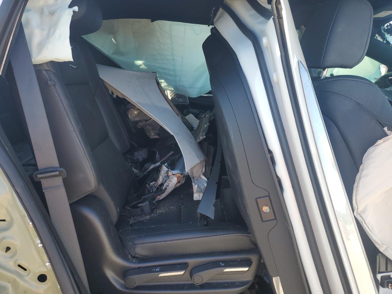 CADILLAC ESCALADE LUXURY