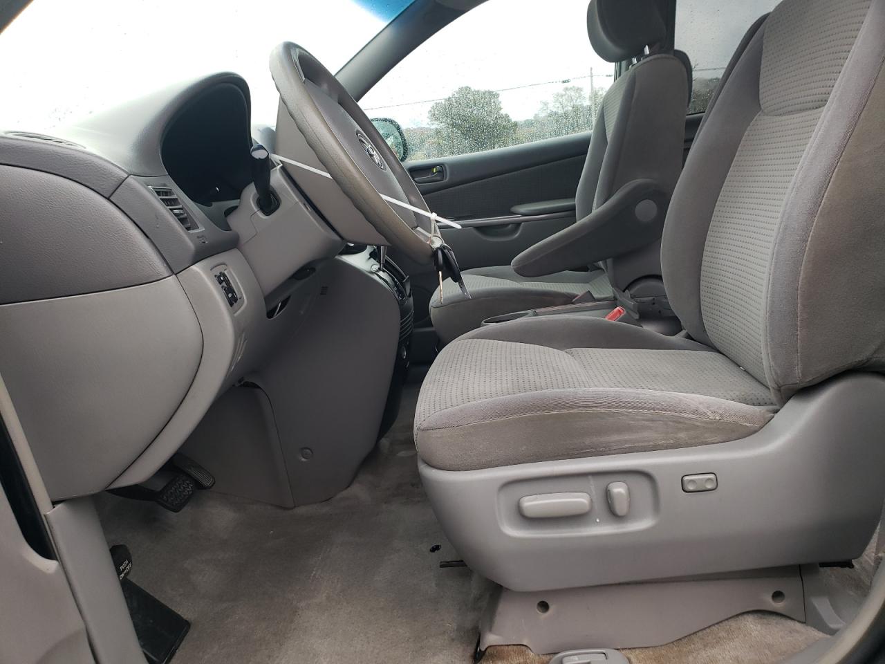 Lot #3301775334 2006 TOYOTA SIENNA CE