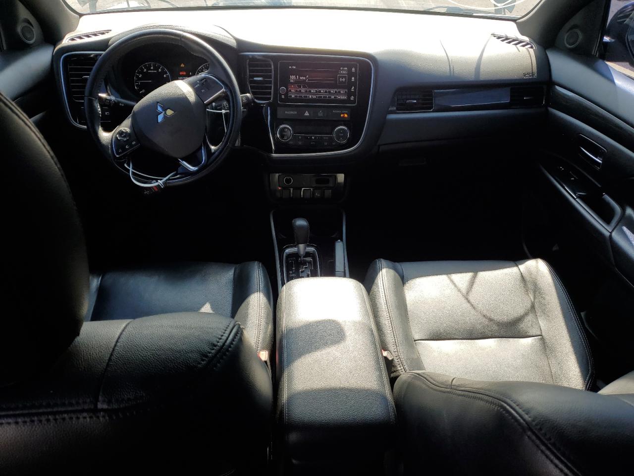 MITSUBISHI OUTLANDER SE