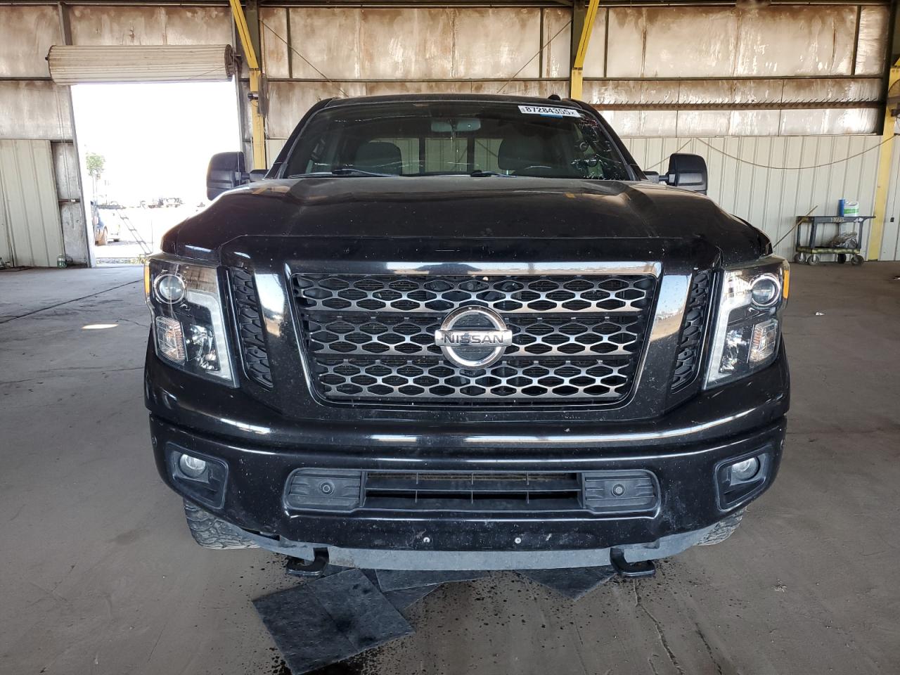 NISSAN TITAN SL