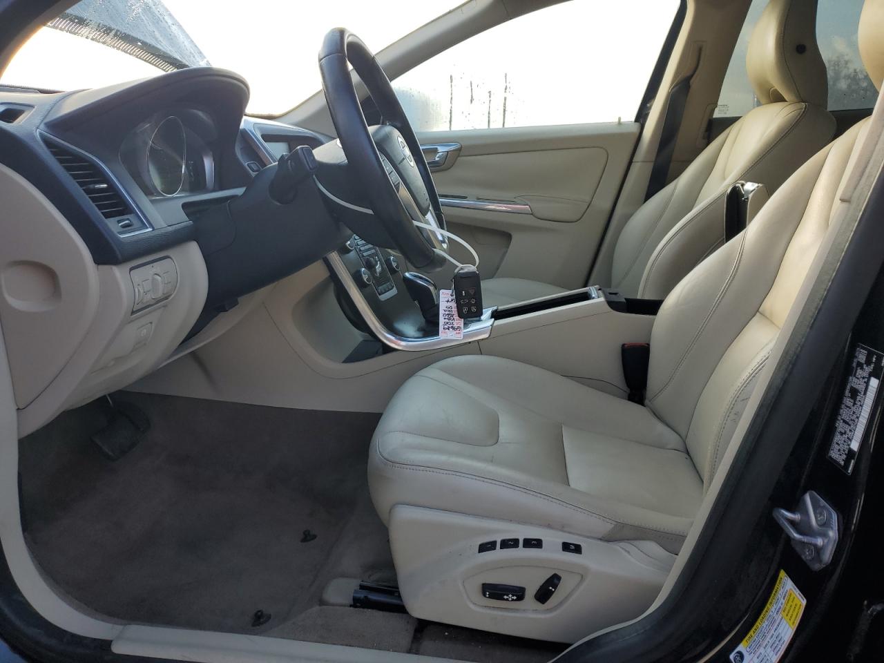 VOLVO XC60 T5 PREMIER+