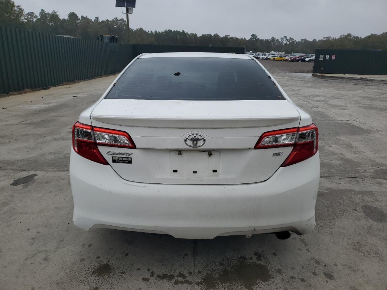 TOYOTA CAMRY BASE