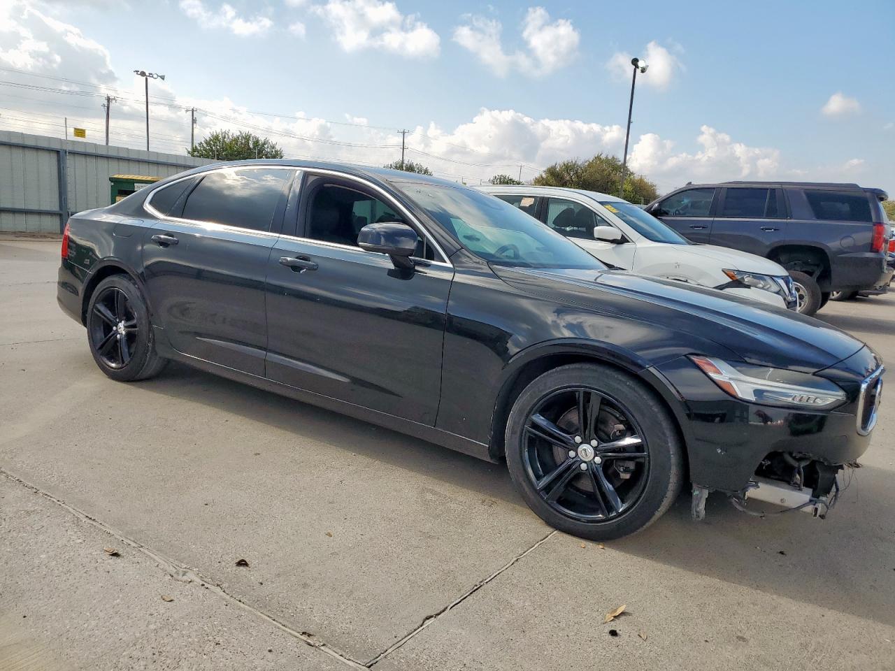 VOLVO S90 T5 MOMENTUM