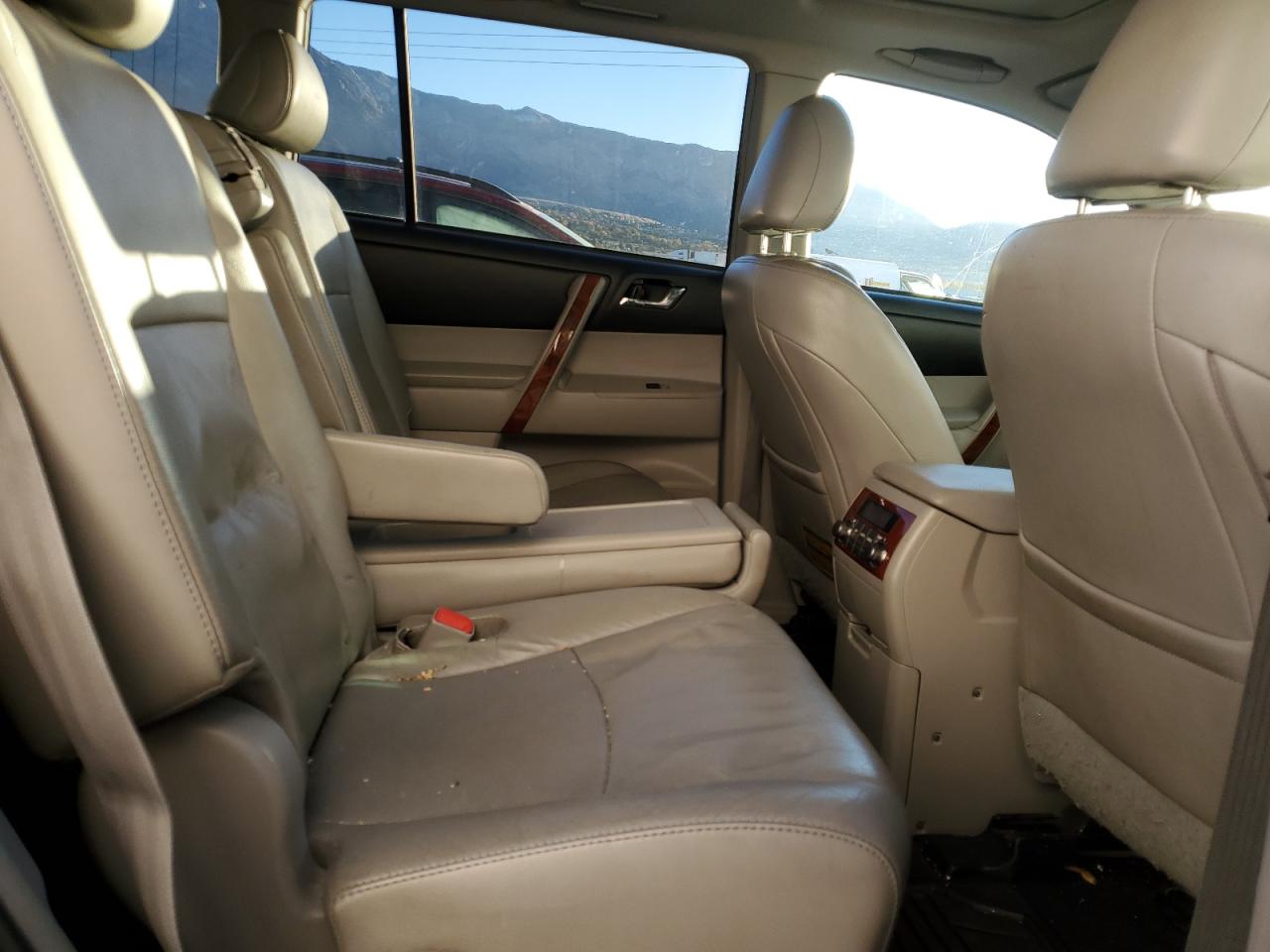 TOYOTA HIGHLANDER LIMITED