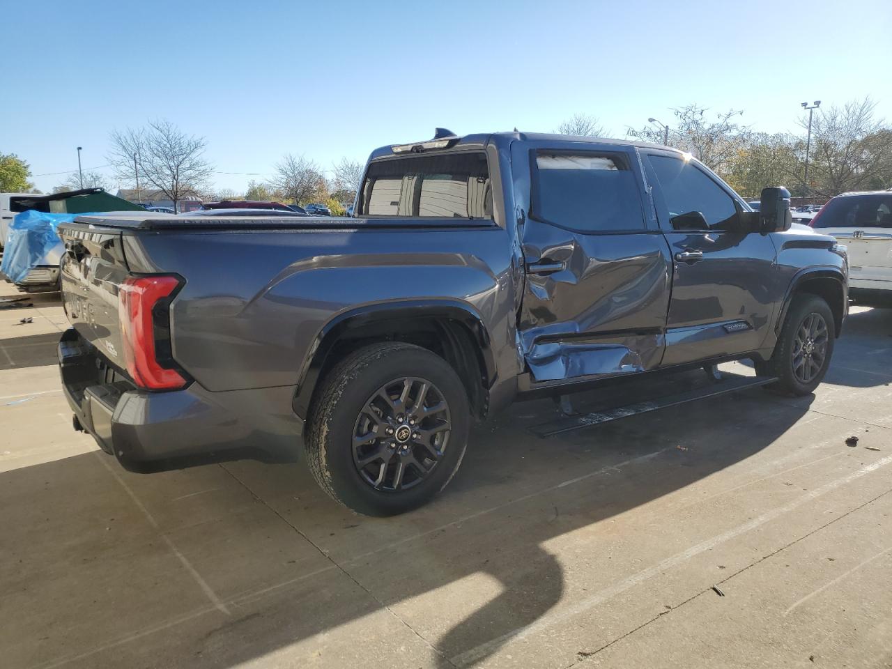 TOYOTA TUNDRA CREWMAX PLATINUM